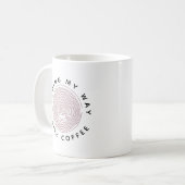 白いコーヒーで私の道を見つける コーヒーマグカップ (正面左)