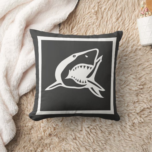 白いサメの上にシルクグレーの枕 クッション (ブランケット)