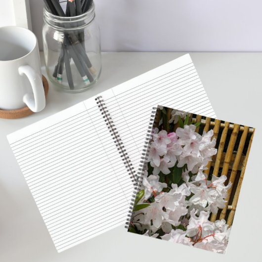 白いシャクナゲの花と竹垣の花 ノートブック