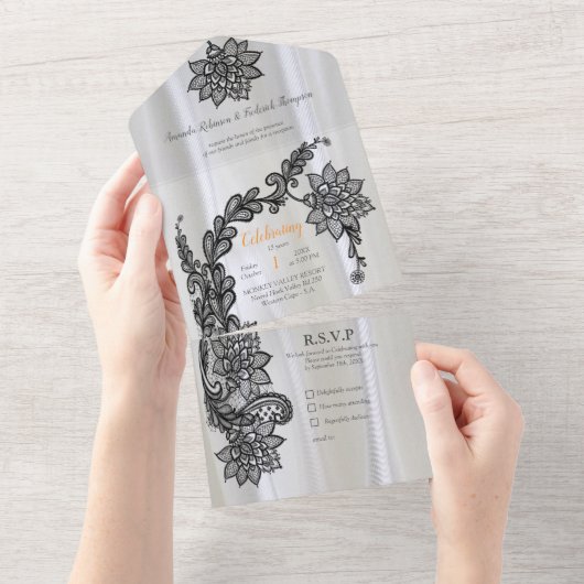 白いシルクと黒いレース オールインワン招待状 (貼ってはがせる)