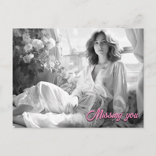 白いシルクシートに横たわる女性B&W写真 ポストカード (正面)