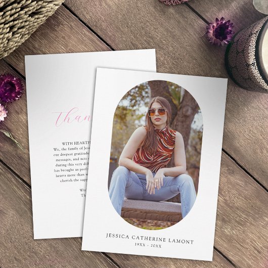 白いシンプルピンクのハート葬儀オーバルフォトウェイク サンキューカード