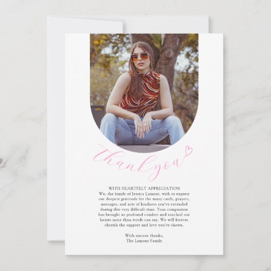 白いシンプルピンクのハート葬儀フォトウェイク サンキューカード (正面)