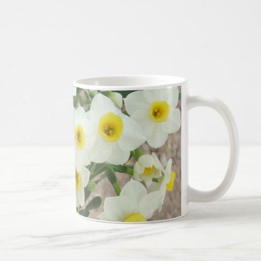 白いスイセンによってはマグが開花します コーヒーマグカップ (右)