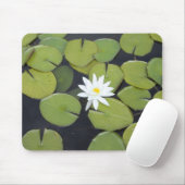 白いスイレンの浮いている葉 マウスパッド (マウス)