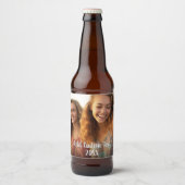 白いスクリプトの文字を使用しモダンた完全なフォトレイアウト ビールラベル (正面)