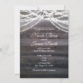 白いストリングライトと木のウェディング招待状 招待状 (正面)