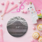 白いストリングライトと素朴木材 ペーパープレート (パーティー)