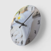 白いスパタオル ラウンド壁時計 (傾斜)