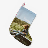 白いセダンの屋根に座る女性 スモールクリスマスストッキング (正面 (吊り時))