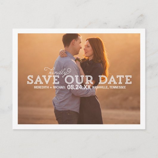 白いタイポグラフィオーバーレイ写真の保存日付 案内ポストカード (正面)