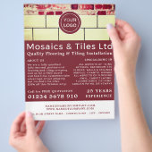 白いタイル、床、タイルのインストーラ広告ー チラシ (手)