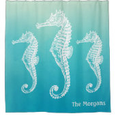 白いタツノオトシゴのユニークな水の青くグラデーションな水彩画 シャワーカーテン (正面)