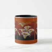白いタラのユリ芸術的が花を茶色に切る マグカップ (中央)