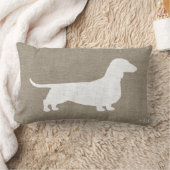 白いダックスフントのシルエットのフェイクなリネンバーラップのスタイル ランバークッション (ブランケット)