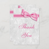 白いダマスク織およびピンクのフェイクな弓は感謝していしています サンキューカード (正面/裏面)