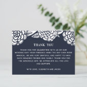 白いダリア。ネイビーモダンブルーフローラ結婚ズ サンキューカード (スタンド正面)
