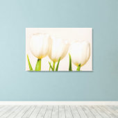 白いチューリップが白い背景に キャンバスプリント (インサイチュ (ウッドフロア))