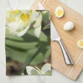 白いチューリップのフィールド写真 キッチンタオル (四つ折り)