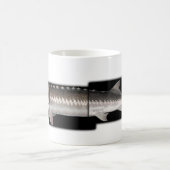 白いチョウザメ- Acipenserのtransmontanus コーヒーマグカップ (中央)