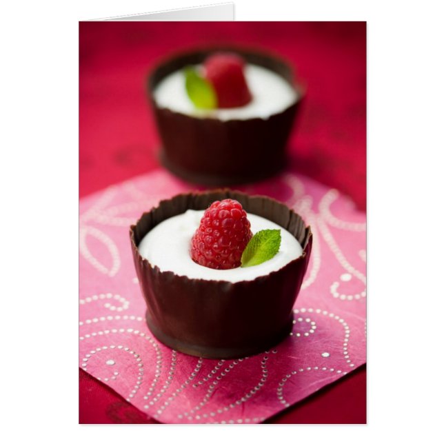 白いチョコレート・ムースのデザート (正面)