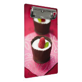 白いチョコレート・ムースのデザート ミニクリップボード (アングル)