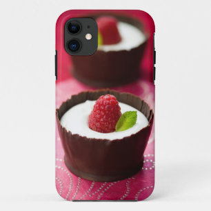 白いチョコレート・ムースのデザート iPhone 11 ケース