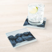 白いテーブルの青い果実 ガラスコースター (アングル)