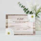 白いデイジーの納屋木製の結婚RSVPの応答カード 出欠カード (スタンド正面)