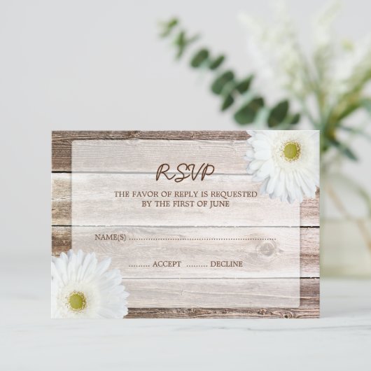 白いデイジーの納屋木製の結婚RSVPの応答カード 出欠カード (スタンド正面)