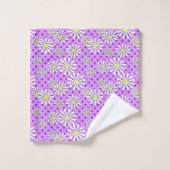 白いデイジーの花を水玉模様の背景に バスタオルセット (ウォッシュタオル)