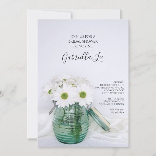 白いデイジーインブルージャー花瓶ブライダルシャワー 招待状 (正面)