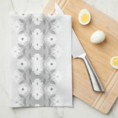 白いデイジーパターン（灰色） キッチンタオル (四つ折り)