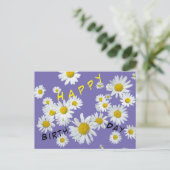 白いデイジー カスタム カラー ハッピー バースデー ポストカード (スタンド正面)