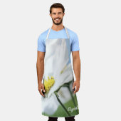 白いデイジー パーソナライズされた エプロン (着用した状態)