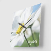 白いデイジー パーソナライズされた スクエア壁時計 (傾斜)