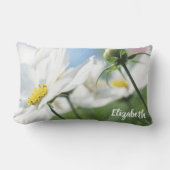 白いデイジー パーソナライズされた ランバークッション (正面)