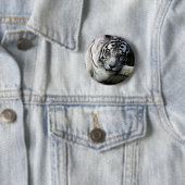 白いトラの凝視 缶バッジ (インサイチュ)