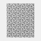 白いドットの幾何学的パターン上の黒 フリースブランケット (正面)