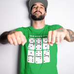 白いドミノと黒いドットパーソナライズされた Tシャツ<br><div class="desc">独自のグラフィックカスタムティーを作成するための独自のパーソナライズされたメッセージを追加。このTシャツは白いシンプルドミノの手描きスタイルイラストと黒いドットと印刷を特徴としている。</div>