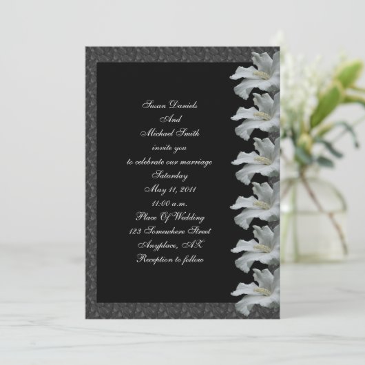 白いハイビスカスフラワーブラックウェディング招待 招待状 (スタンド正面)