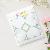 白いハートパターン（青） フェイバーバッグ (封をした状態)