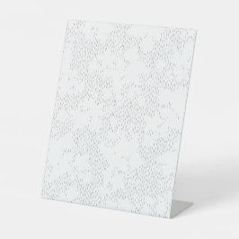 白いバックグロを持つ白黒の写真枠 台座サイン