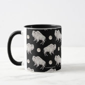 白いバッファローの満月の黒い繰り返すこと マグカップ (左)