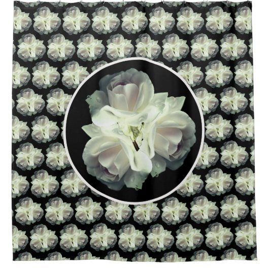 白いバラと雨粒の花束 シャワーカーテン (正面)