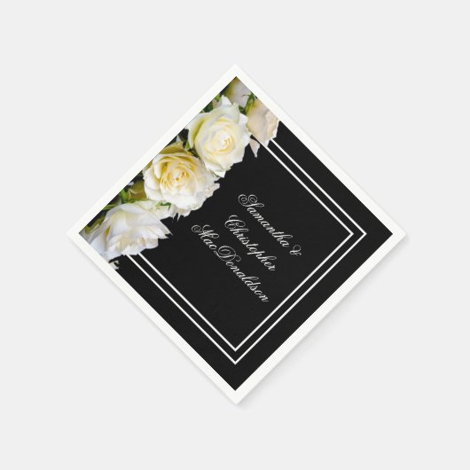 白いバラの上の黒いフローラ結婚ズ スタンダードカクテルナプキン (角)