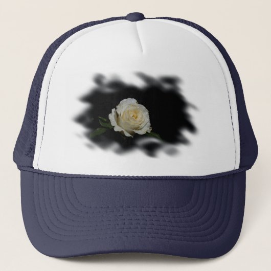 白いバラの燃えたエッジ キャップ (正面)