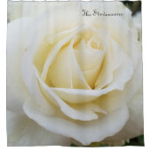 白いバラの白いバラのクローズアップ写真 シャワーカーテン (正面)