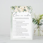 白いバラの緑の上または下のブライダルゲーム (スタンド正面)