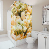 白いバラの縦のパターン。記念日、背中 シャワーカーテン (インサイチュ)